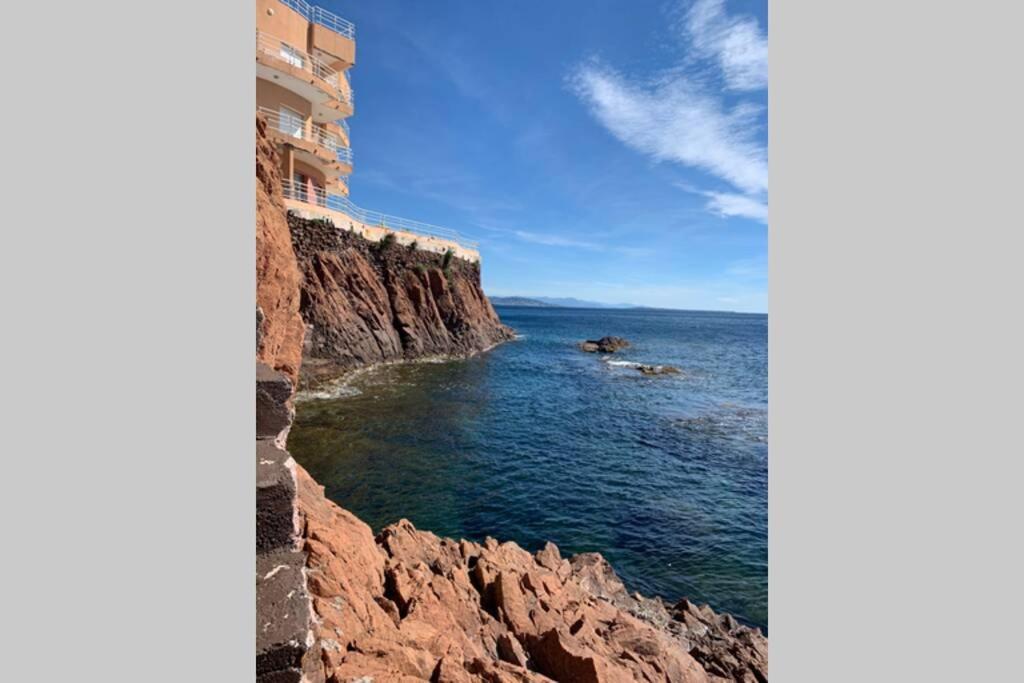Cap Neree Petit Coin De Paradis Pieds Dans L Eau Saint-Raphaël Buitenkant foto